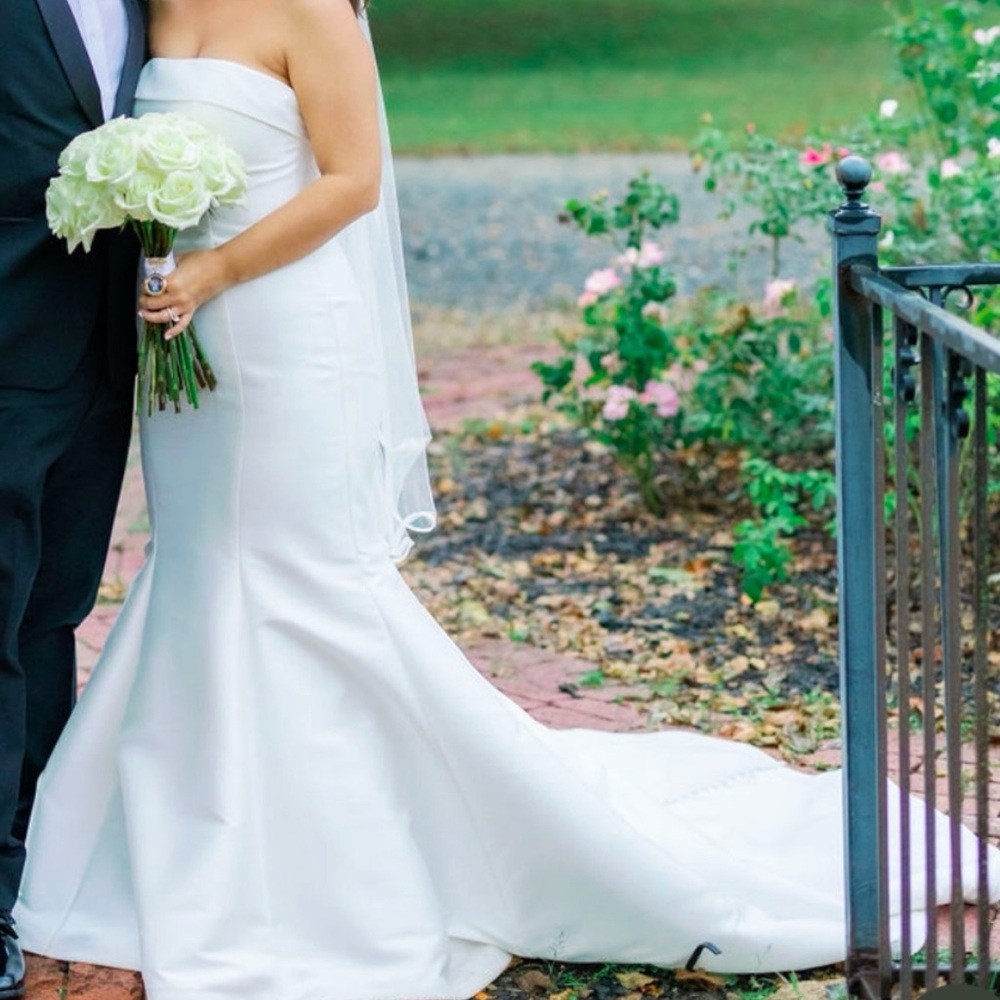Elegant White Strapless Wedding Gown